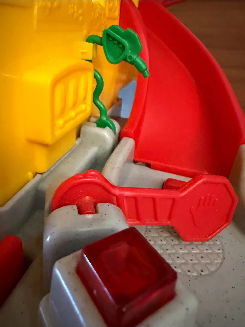 Fisher Price Little People Wheelies Stand 'n Play Rampway Garage Track 2009